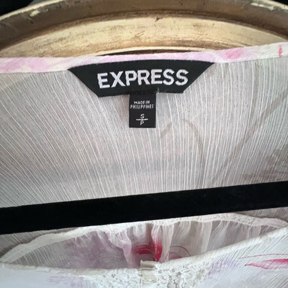 Express top size small. - Picture 2 of 4